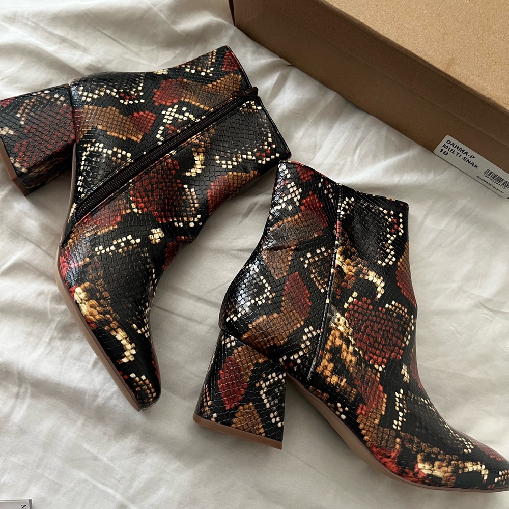 Steve Madden Darma Booties (NEVER WORN)